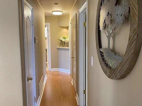 3rd image of 501 Sherwood Dr