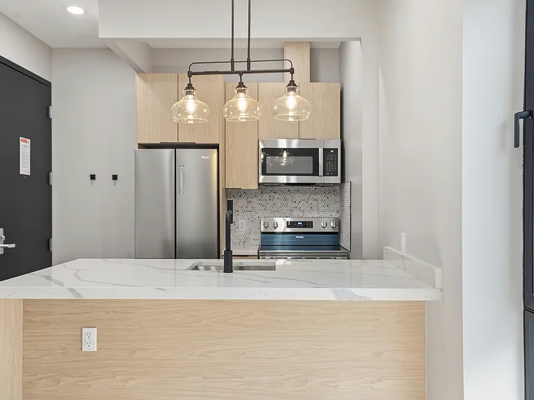 356 E 8th St #202 — Photo 9