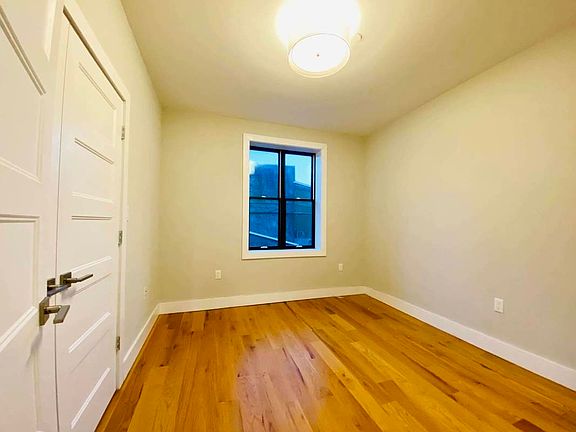 5th image of 68 Somers St #2B