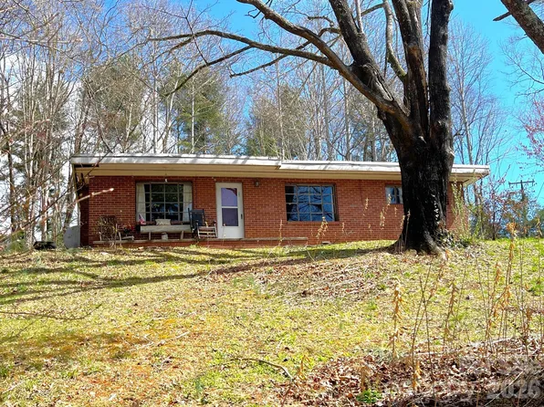 579 Lakey Gap Rd, Black Mountain, NC 28711
