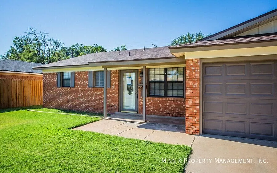 3 Bedroom/ 2 Bath For Rent Lubbock | 5523 17th Pl. — Photo 2