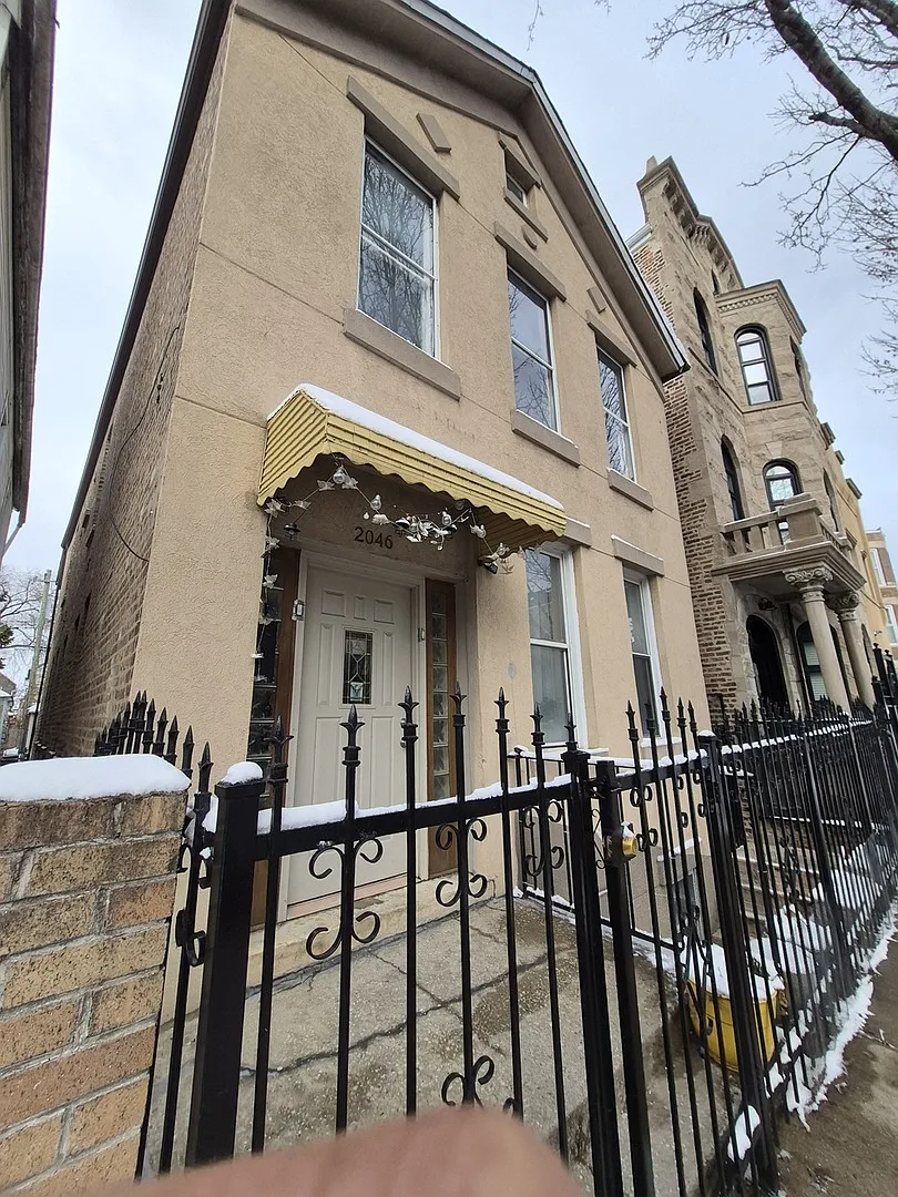 3 bed, 1300 sqft, $2,100 — Photo 2