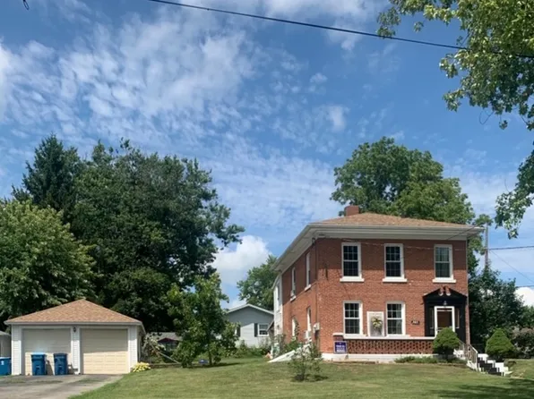 421 E Bradshaw St, Dixon, IL 61021