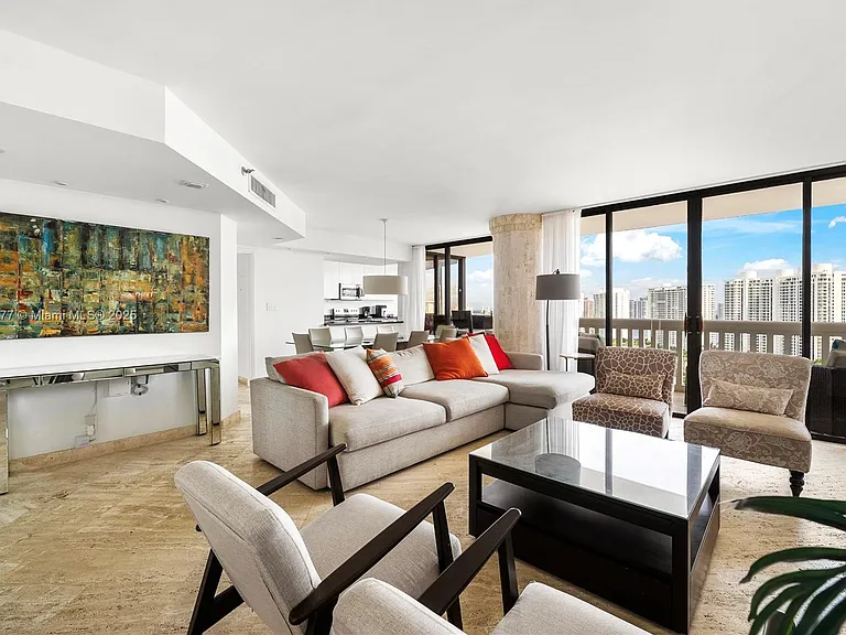 1000 W Island Blvd #2407 — Photo 4