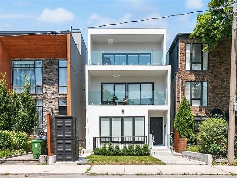 16 Minto St #2 — Photo 2