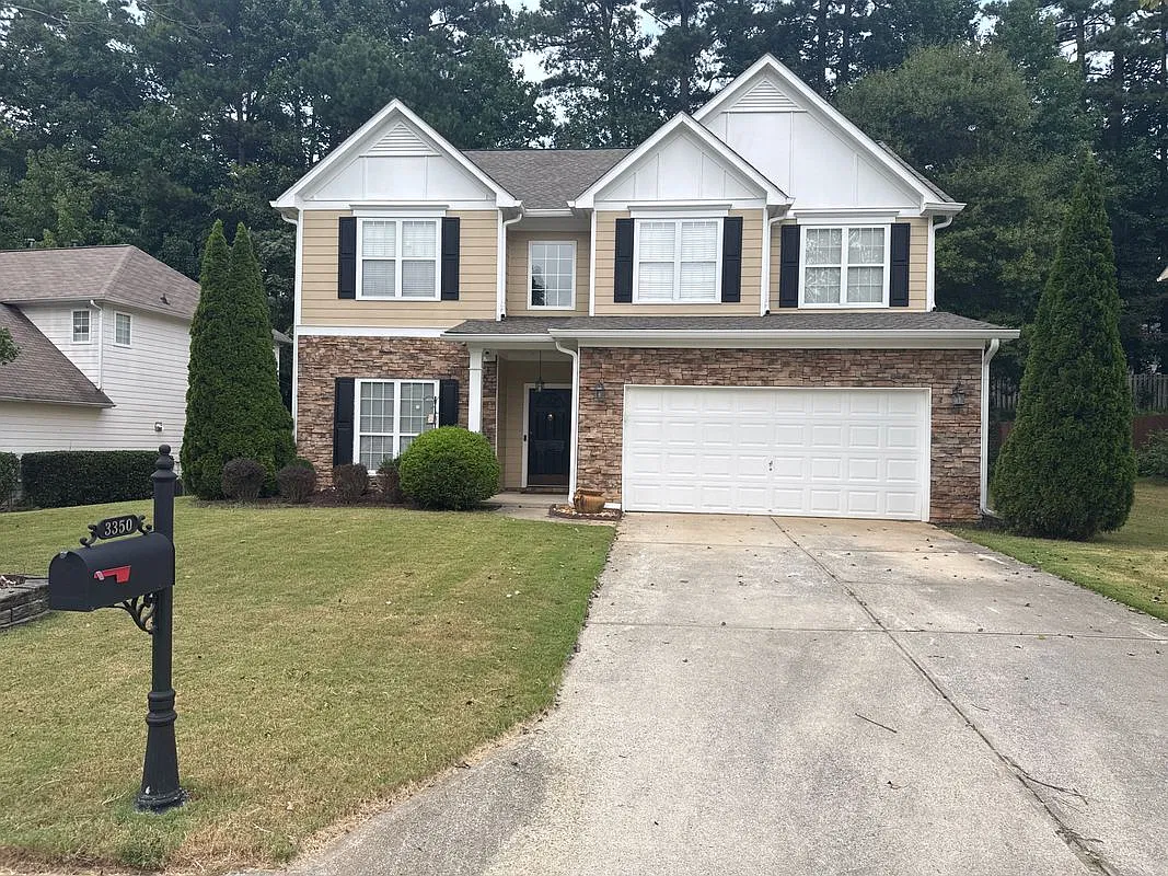 4 bed, 2.5 bath, 2600 sqft, $2,550 — Photo 1