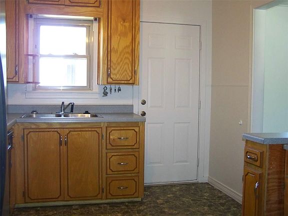 3rd image of 1320 Denson Dr