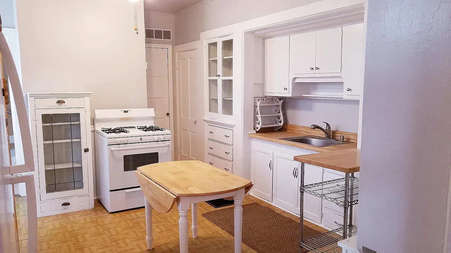 2 bed, 1000 sqft, $1,245 — Photo 2