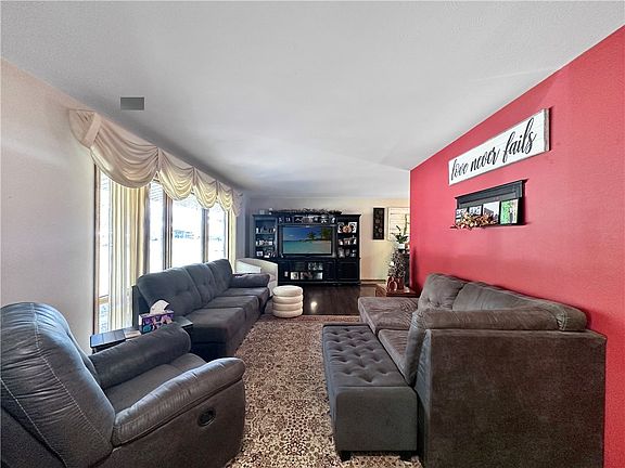 4th image of 525 Cedar Ln