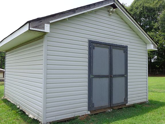 16x16 fully wired workshop