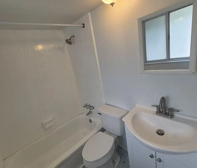 918 Highland Ave #9 — Photo 8
