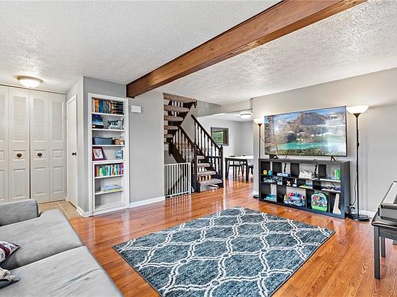 5th image of 930 Lynwood Ct