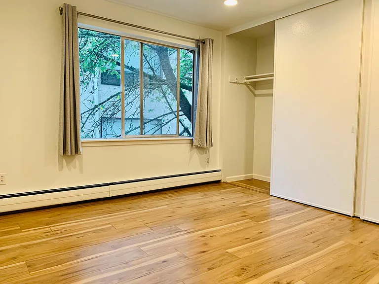 523 E Denny Way #10 — Photo 8