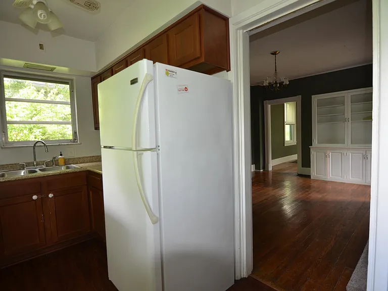 1085 Church Ave — Photo 6
