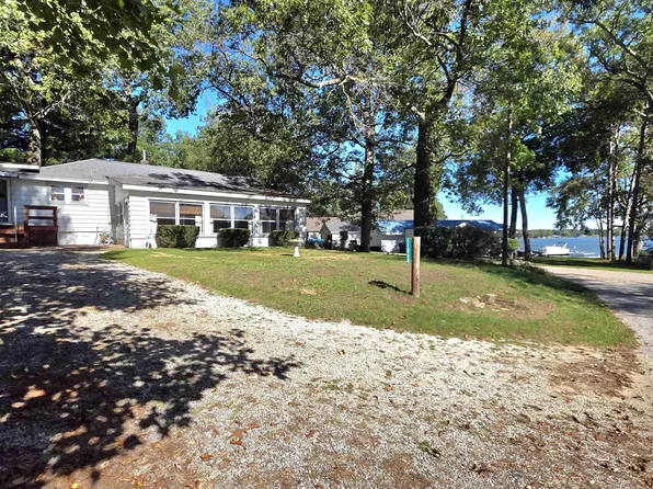 11060 E Mohawk Rd, Walkerton, IN 46574