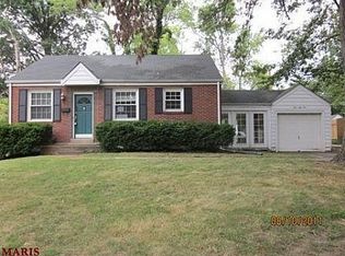 351 Fairway Ln, Saint Louis, MO 63122