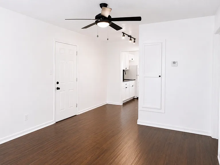 1722 N Lindsay Ave #3 — Photo 5