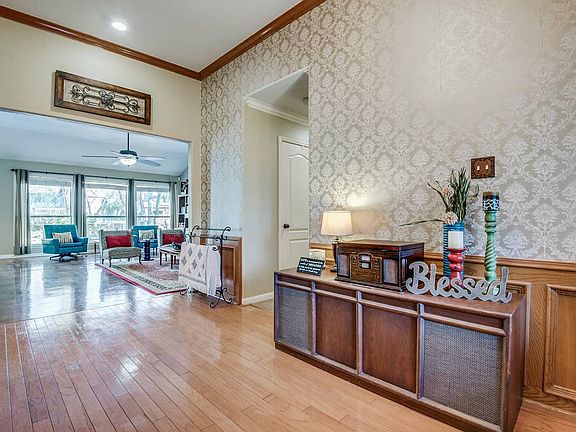4th image of 841 Winding Oak Dr
