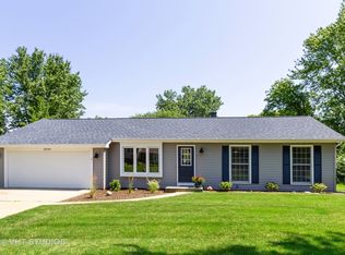 5210 W Dartmoor Dr, McHenry, IL 60050