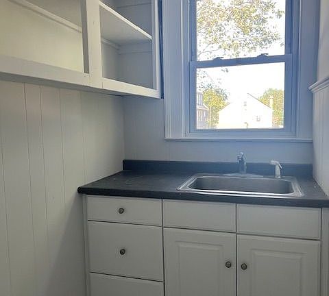 2nd image of 193 Helen St