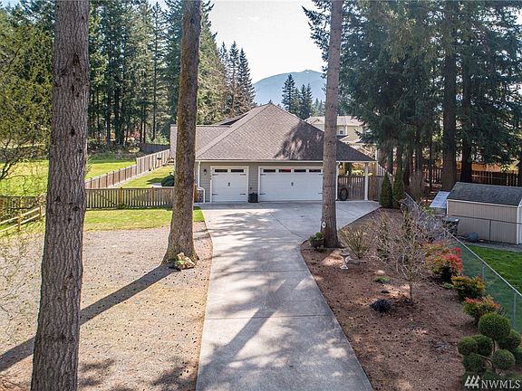 2nd image of 1125 SE Symmons Pl