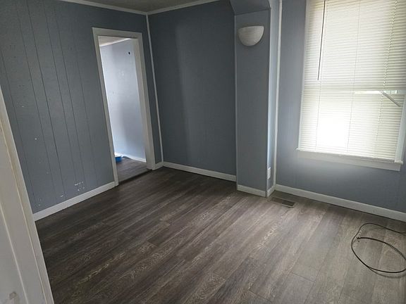 3rd image of 308 E Railroad St APT 2