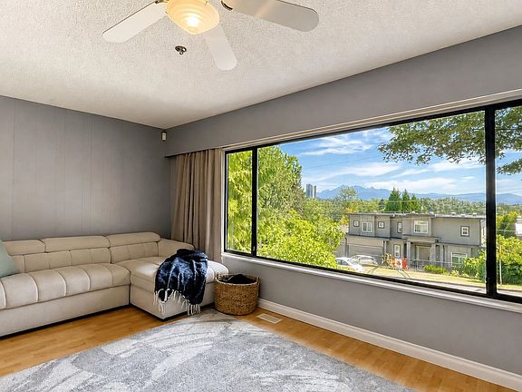 5th image of 1024 Ranch Park Way