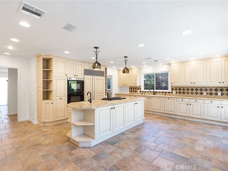 248 N Rexford Dr — Photo 5
