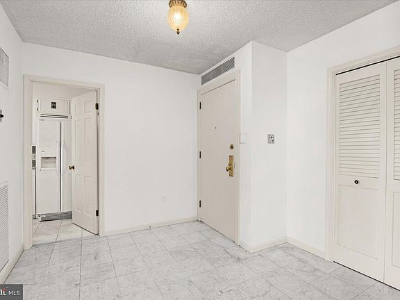 4th image of 800 25th St NW #903