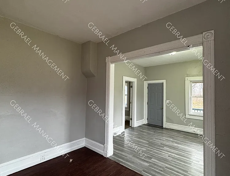 1344 Gage St — Photo 5