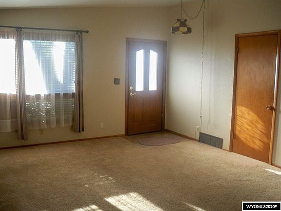 4th image of 413 Fremont Ave