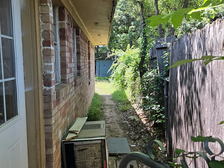 1236 Belew St — Photo 11