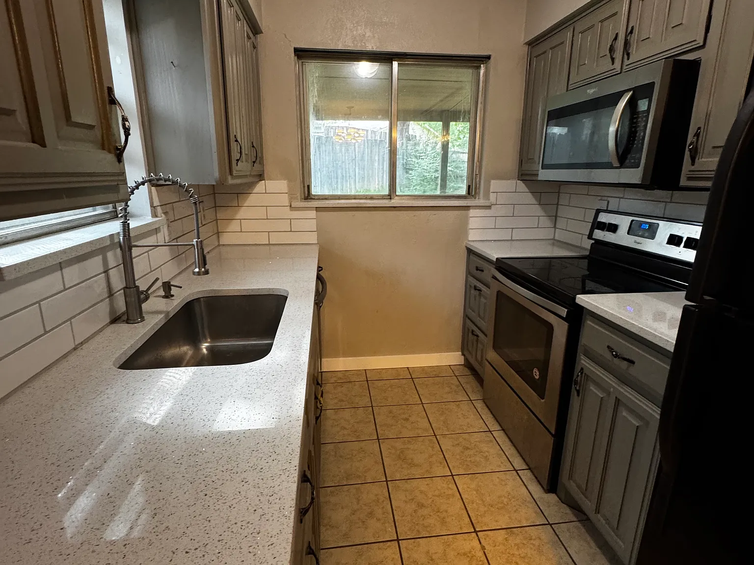 4 bed, 1336 sqft, $2,300 — Photo 2