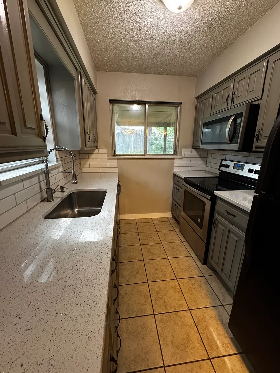 Building Photo - 1601 White Oak Ct
