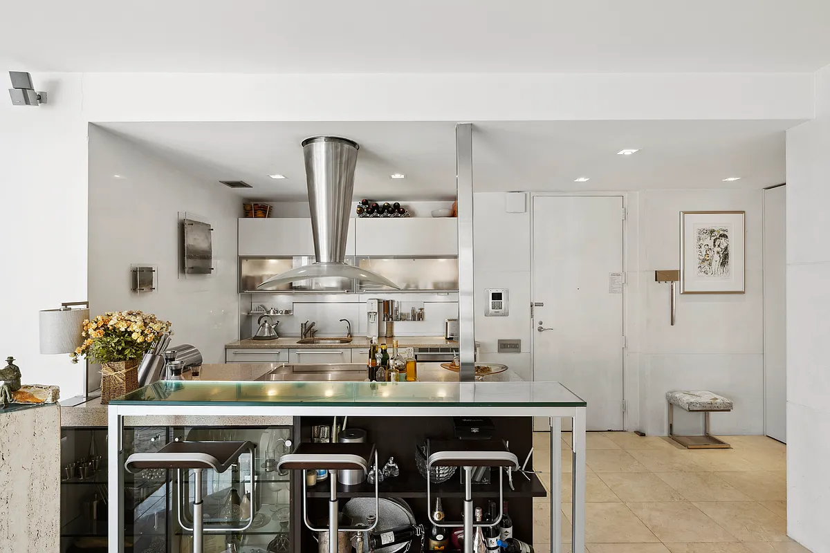 Building Photo - 146 W 57th St #42CD