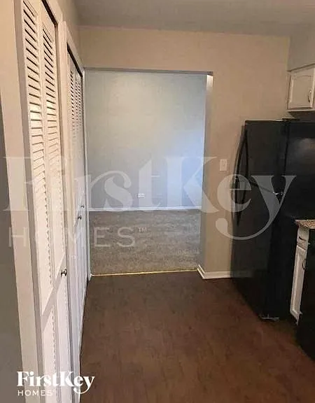 990 Chelsea Ln — Photo 5