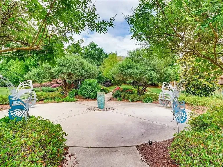 Cobblestone Cir — Photo 19
