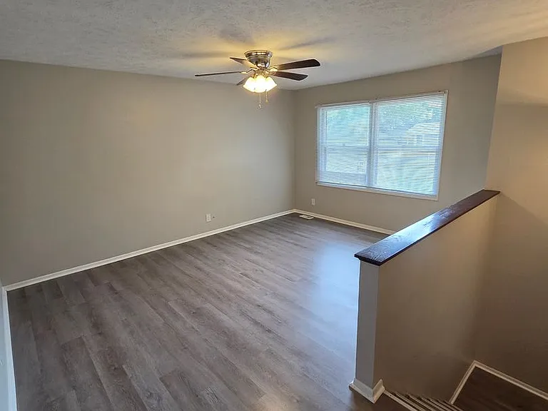 8811 Sprague Cir — Photo 2