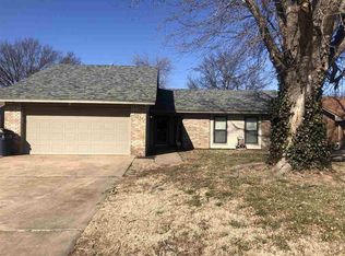 1810 Buckboard Ln, Enid, OK 73703