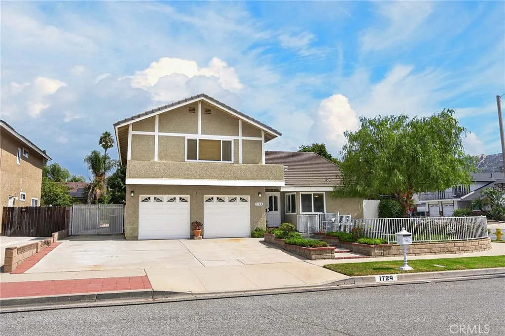 5 bed, 2147 sqft, $4,600 — Photo 2