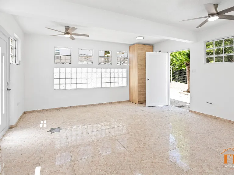 4884 Bo Terranova — Photo 42