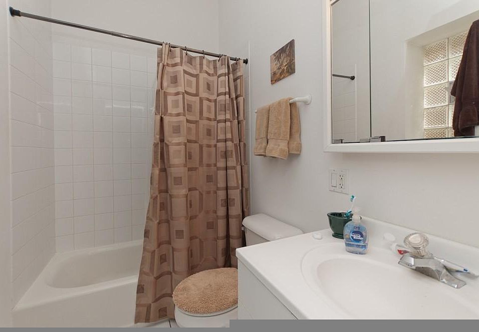 1st image of 721 W Briar Pl #721/3F