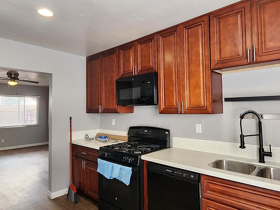4th image of 4170 34th St #4170