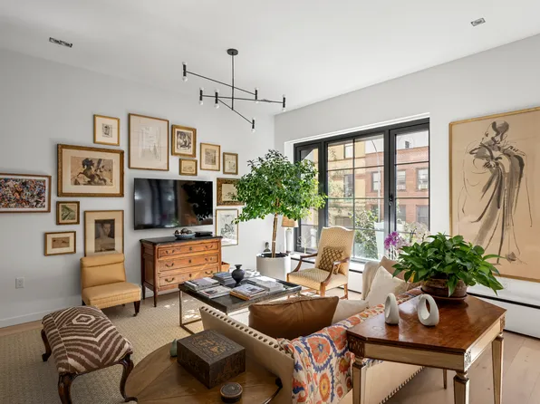 225 West 17th Street image 4 of 11