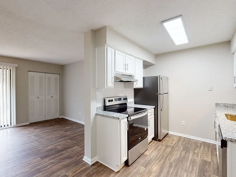 Lynnwood Park — Photo 20