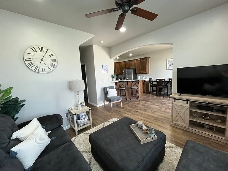 881 Berkeley Dr — Photo 11