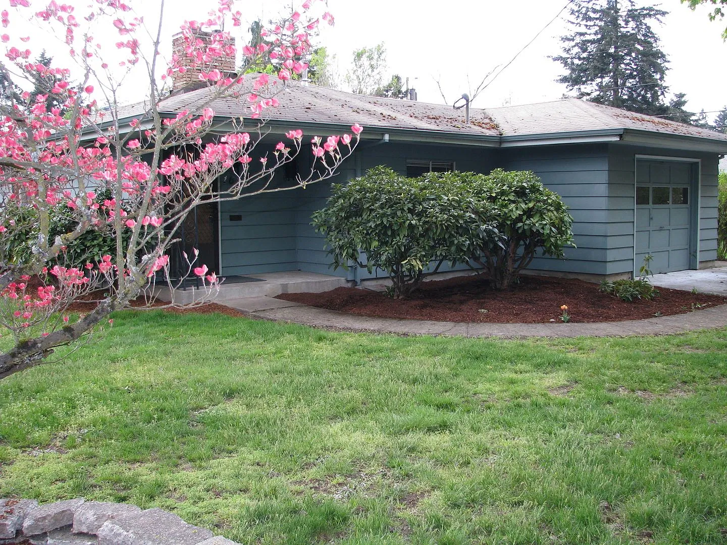 Two Bedroom Home in the Heart of Salem — Photo 2