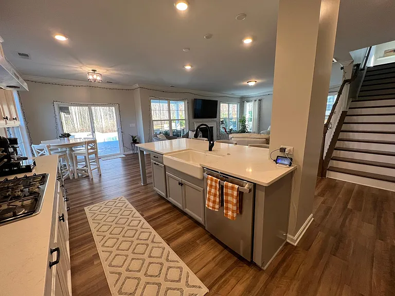 Triple tier staircase to bonus room and 2nd level bedrooms