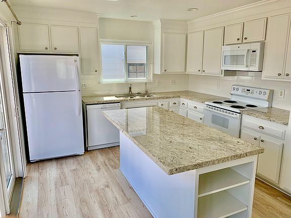 4th image of 723 1/2 Dover Ct #1