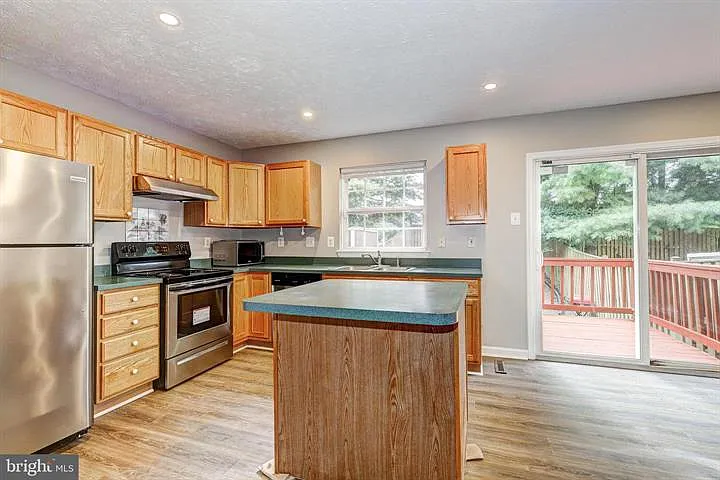 9306 Vanguard Ct — Photo 7